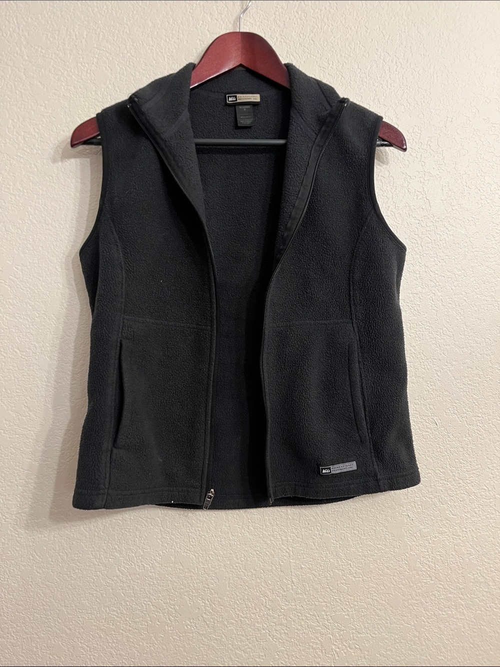 REI fitted vest best for outdoors/ camping/ layering